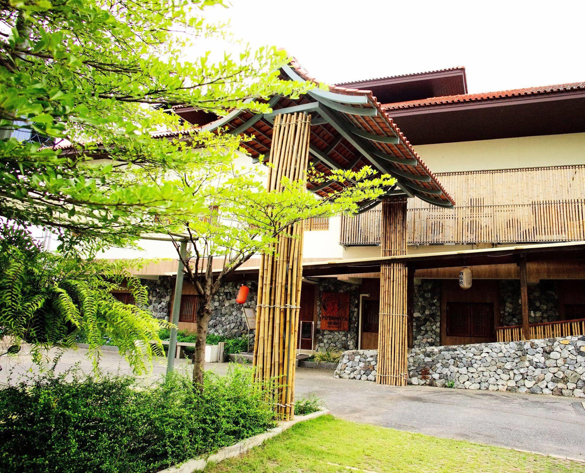 J. Park Hotel Chonburi Extérieur photo