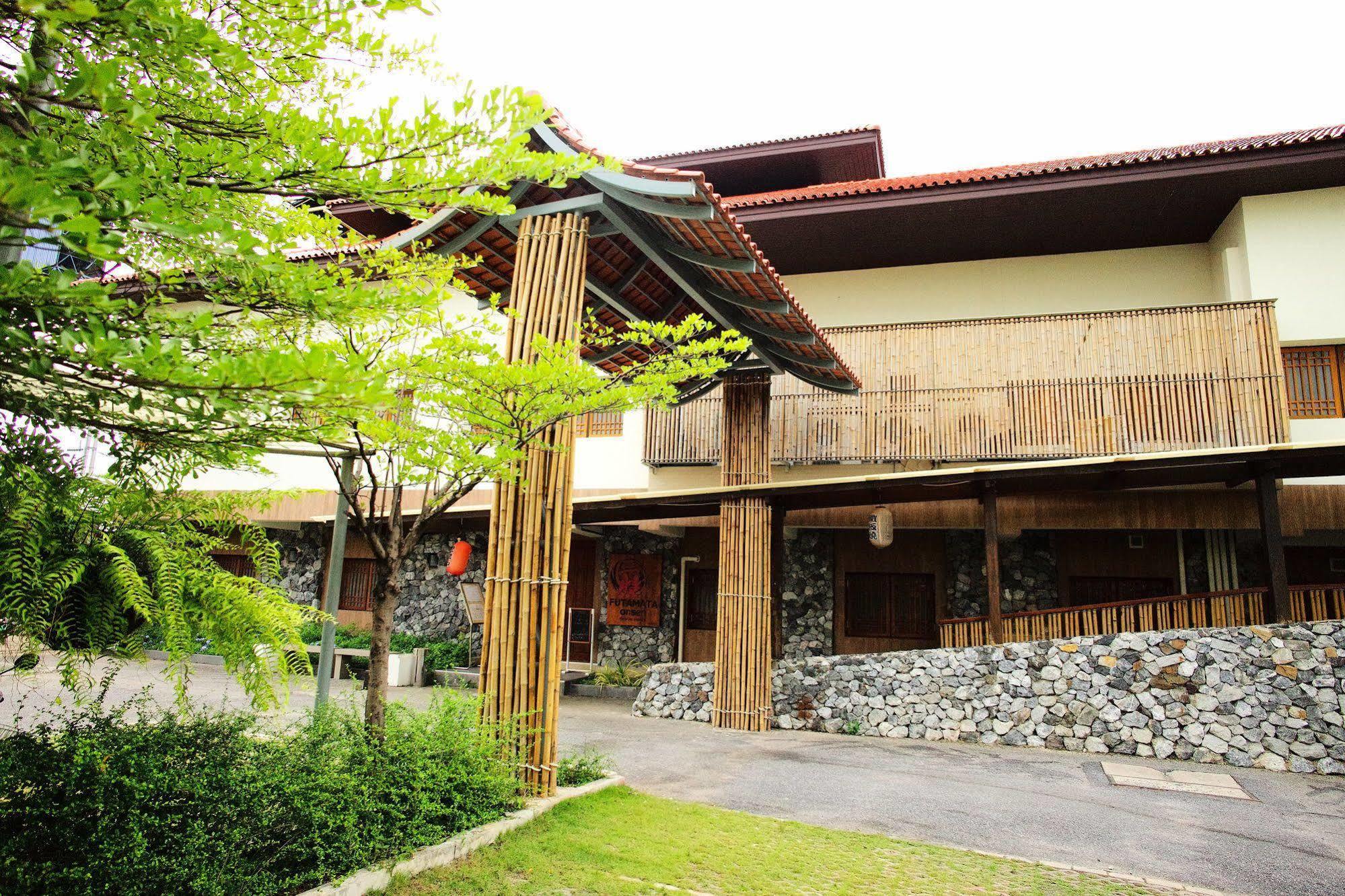 J. Park Hotel Chonburi Extérieur photo