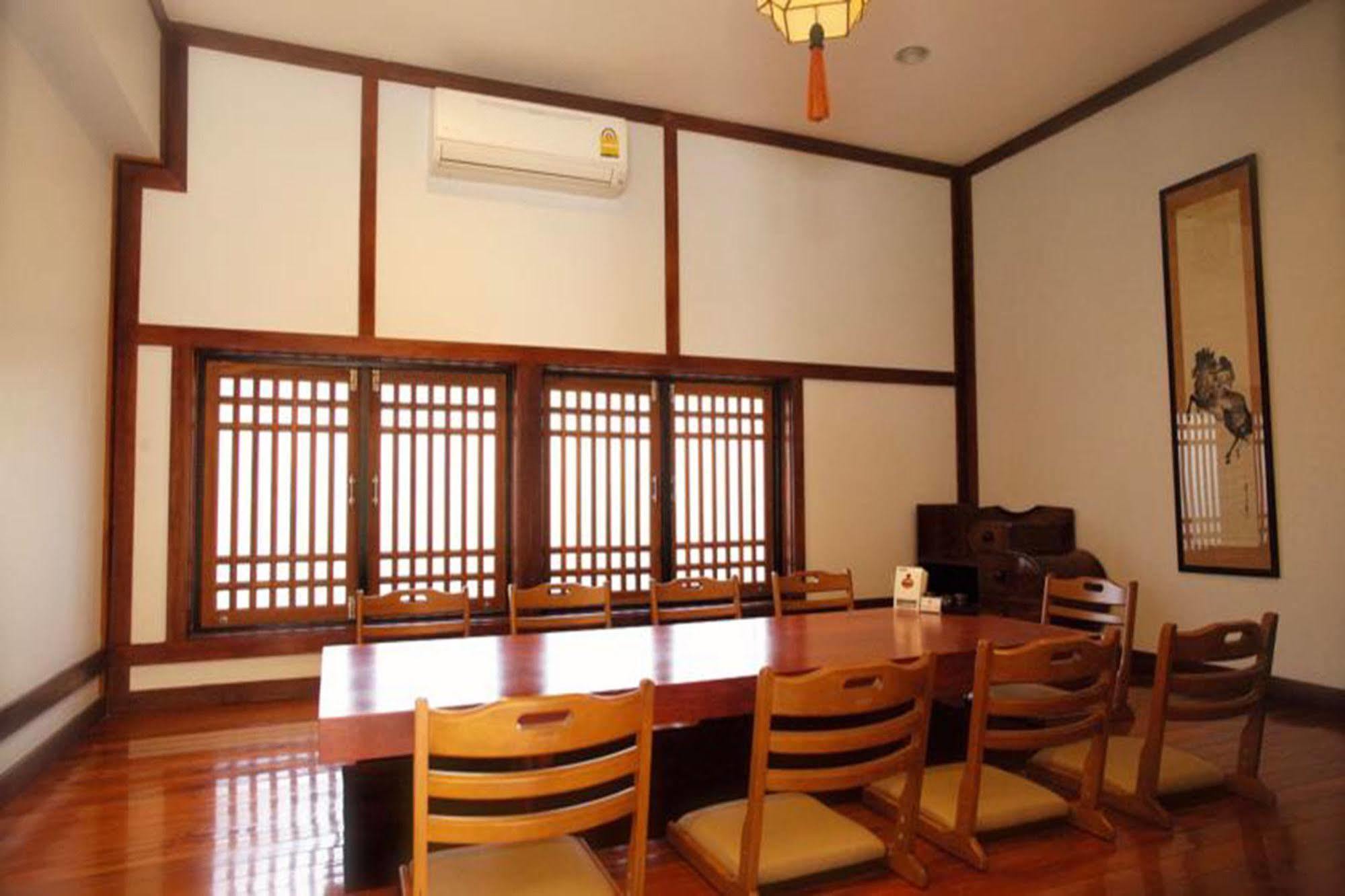 J. Park Hotel Chonburi Extérieur photo