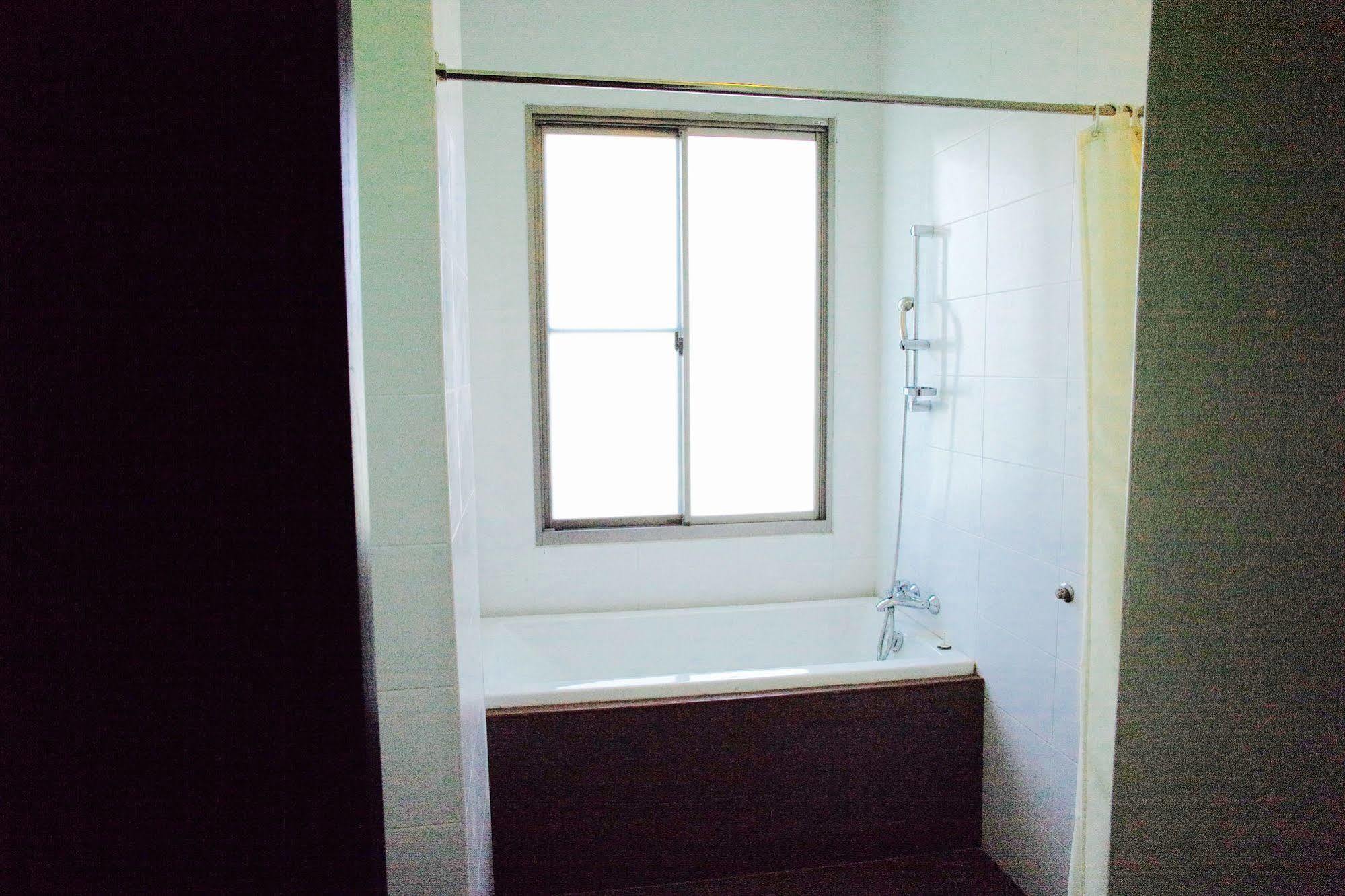 J. Park Hotel Chonburi Extérieur photo
