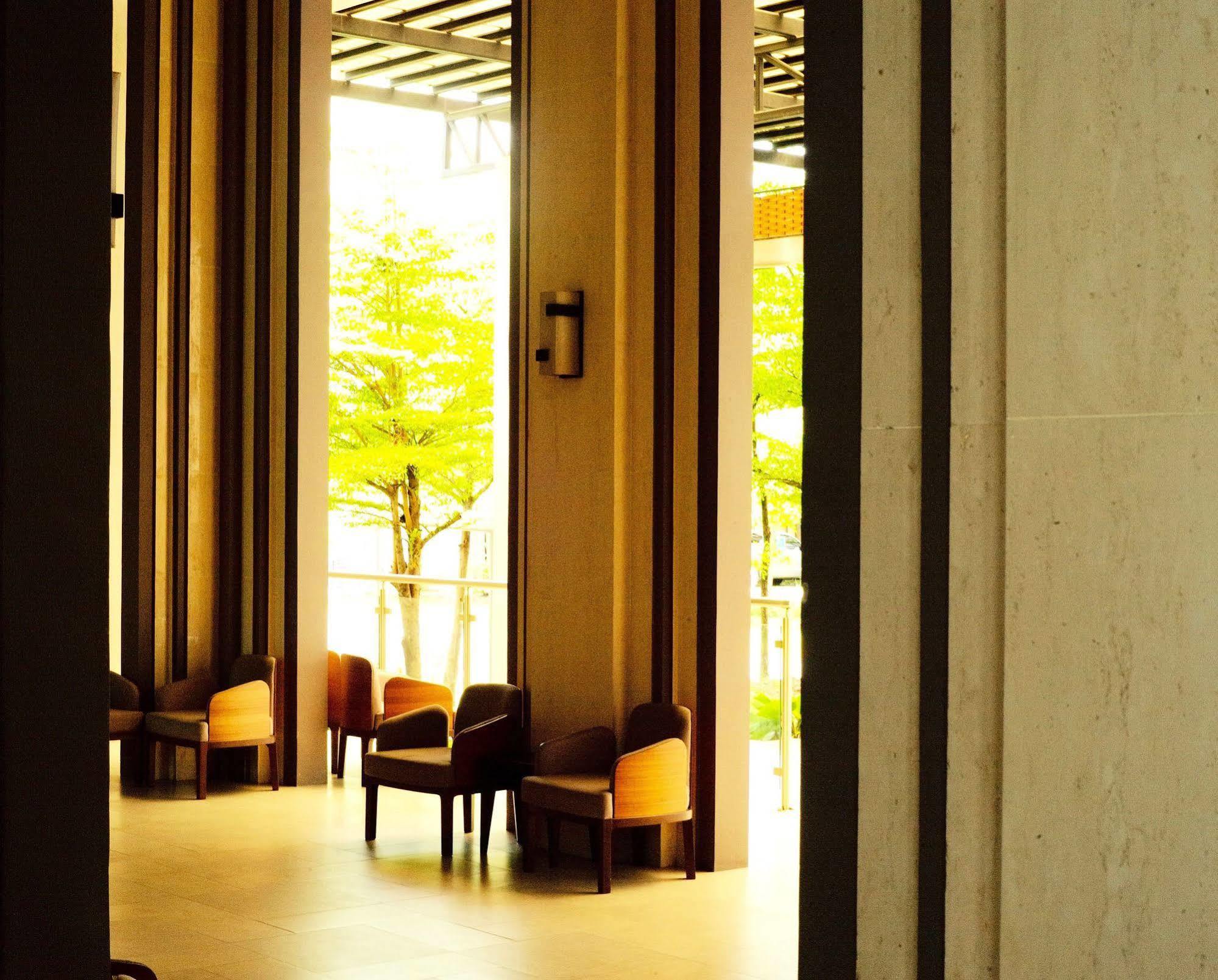 J. Park Hotel Chonburi Extérieur photo