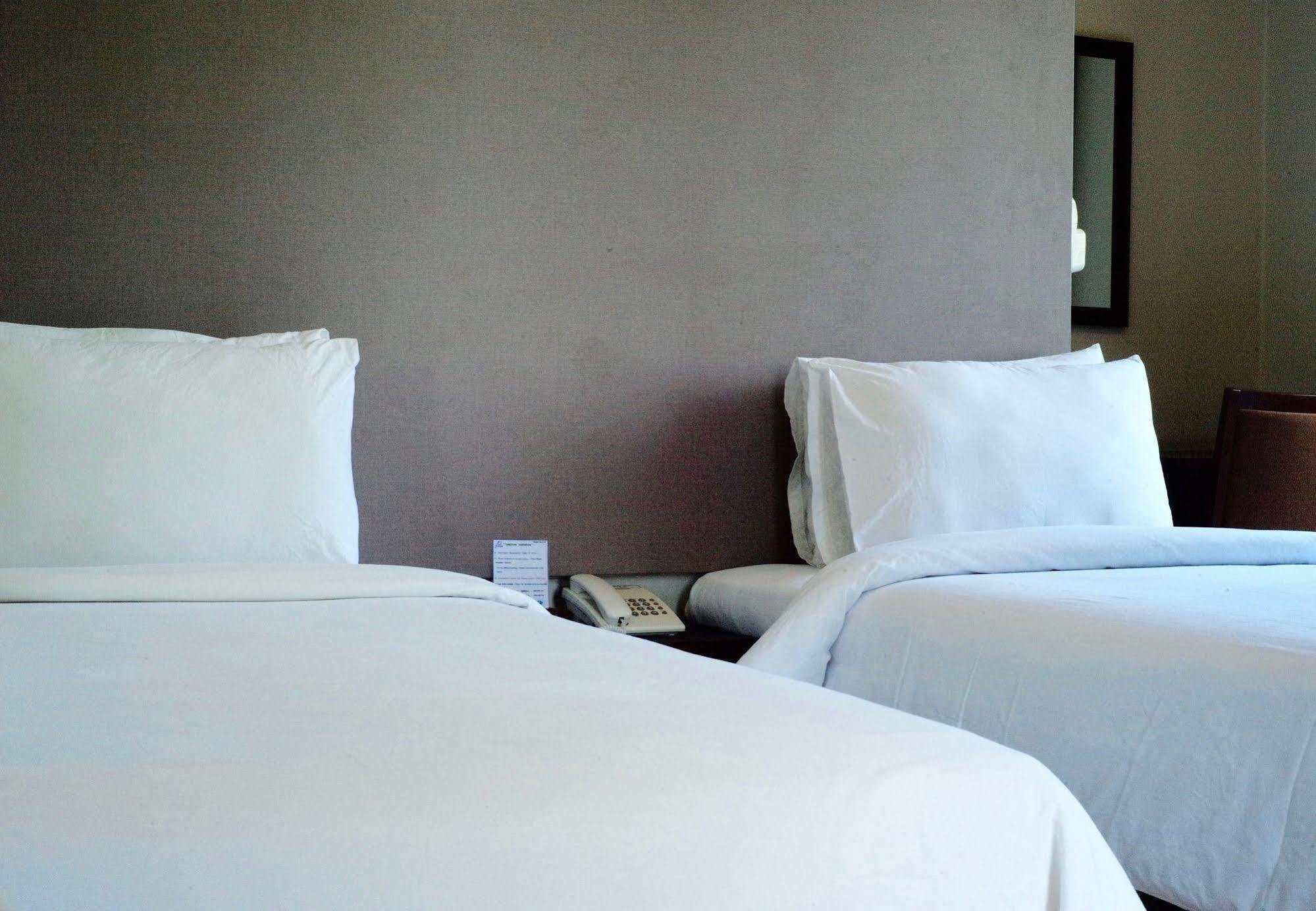 J. Park Hotel Chonburi Extérieur photo