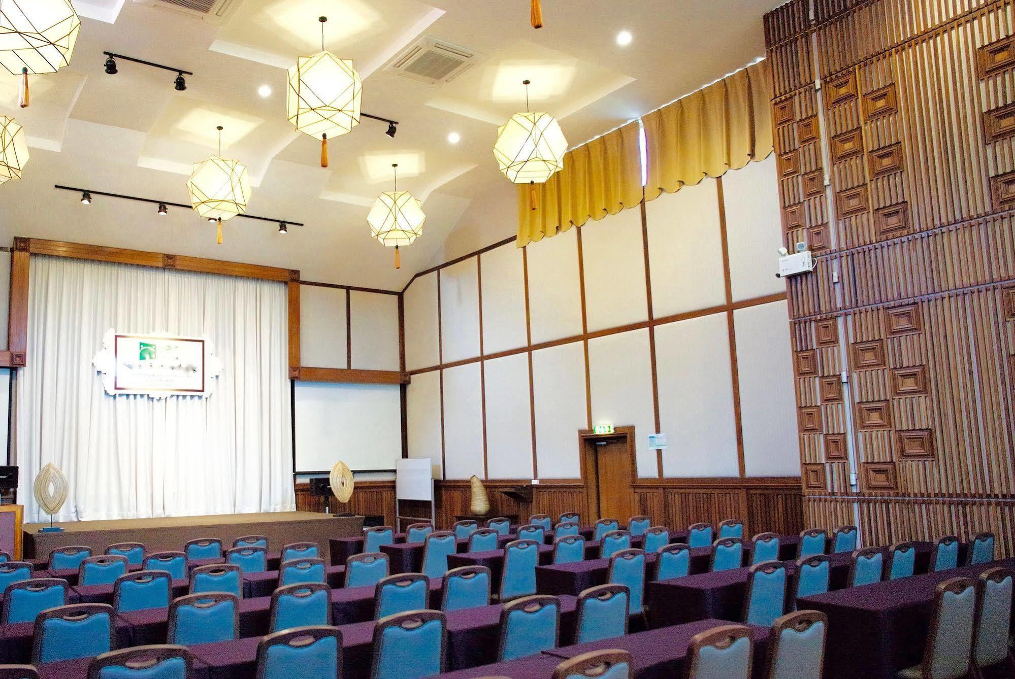 J. Park Hotel Chonburi Extérieur photo