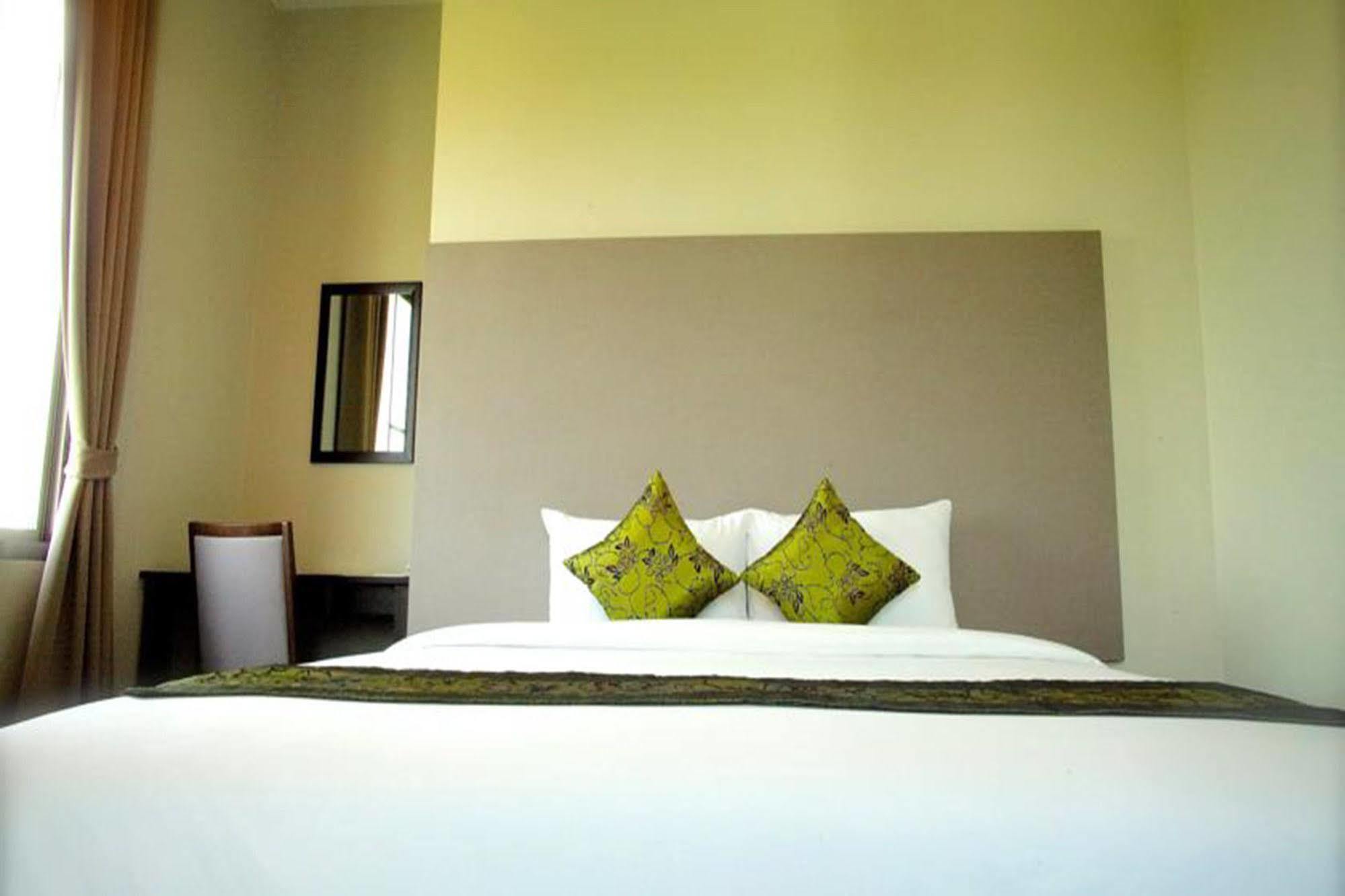 J. Park Hotel Chonburi Extérieur photo